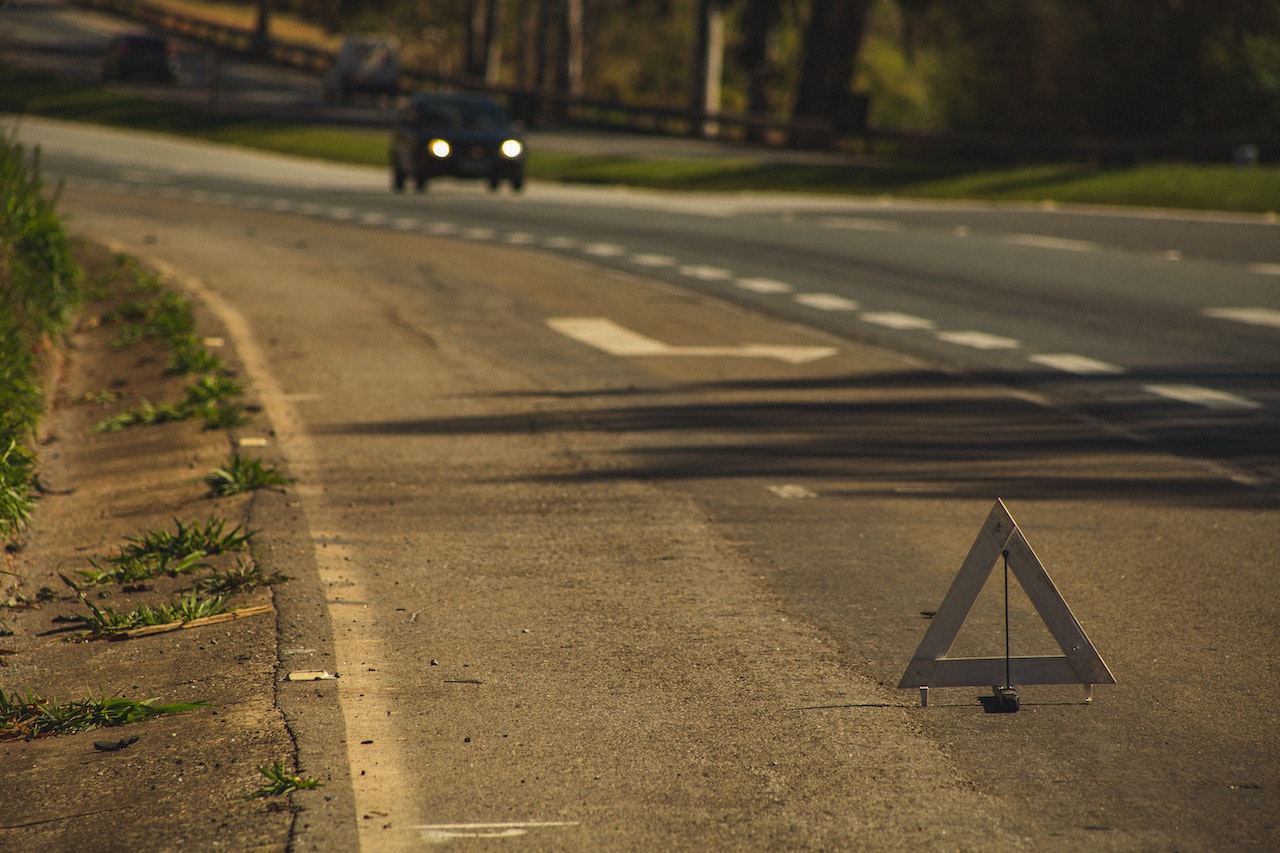 La DGT elimina la obligación de usar triángulos de emergencia en autovías y autopistas